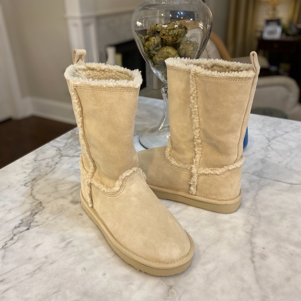 NWOT AMERICA EAGLE CREAM SUEDE SHERPA BOOTS - Picture 3 of 8